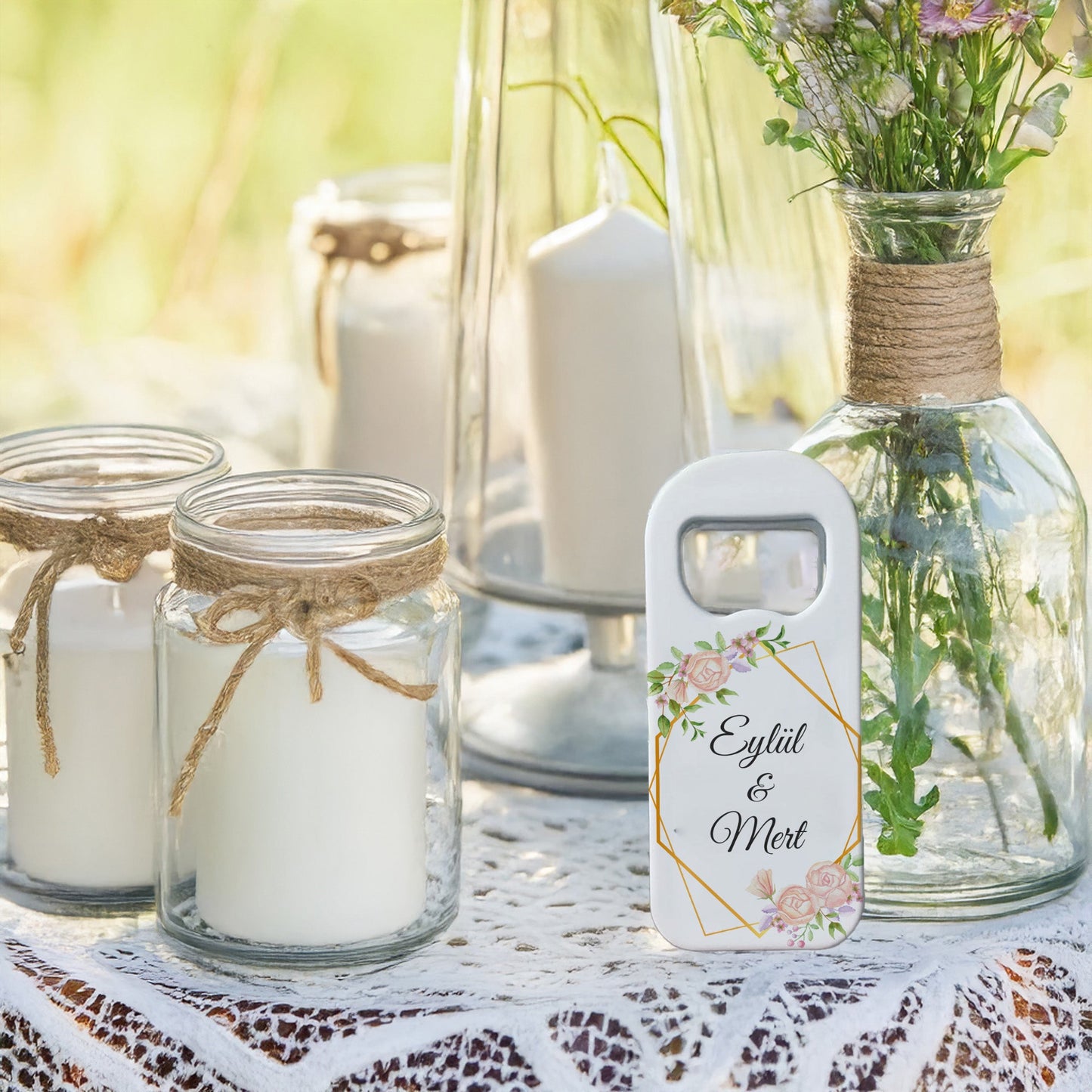 Pembe Güller ve Geometrik Çerçeve Tasarımlı - Kişiye Özel Plastik Açacak Magnet