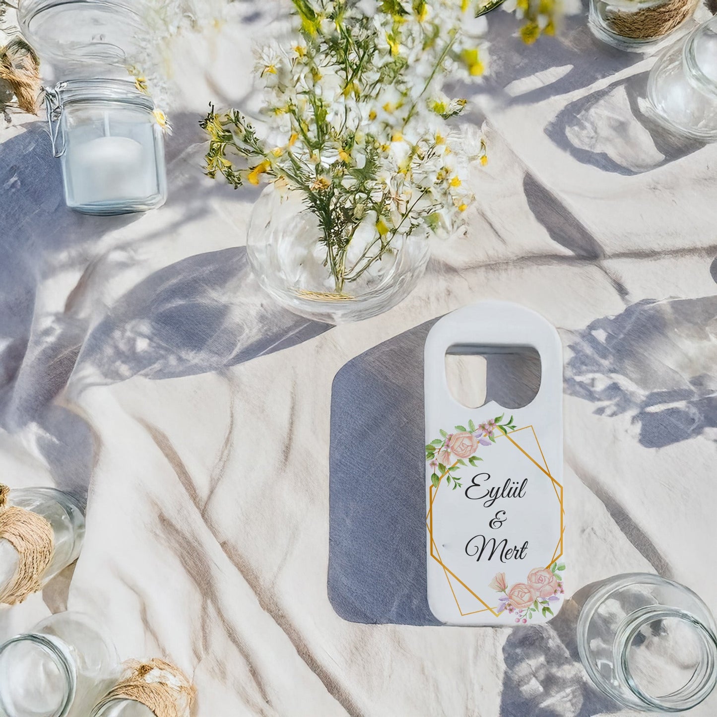 Pembe Güller ve Geometrik Çerçeve Tasarımlı - Kişiye Özel Plastik Açacak Magnet