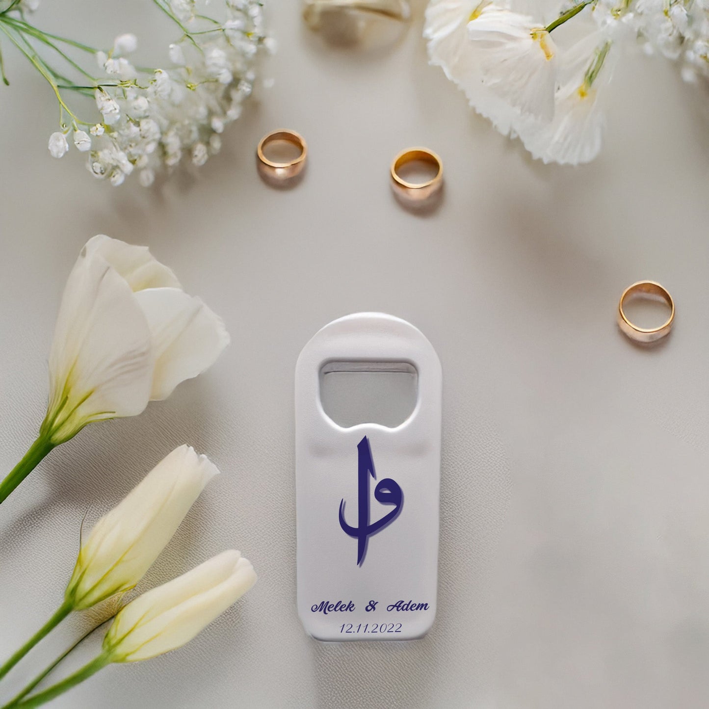 Lacivert Vav Harfli Tasarımlı – Kişiye Özel Plastik Açacak Magnet