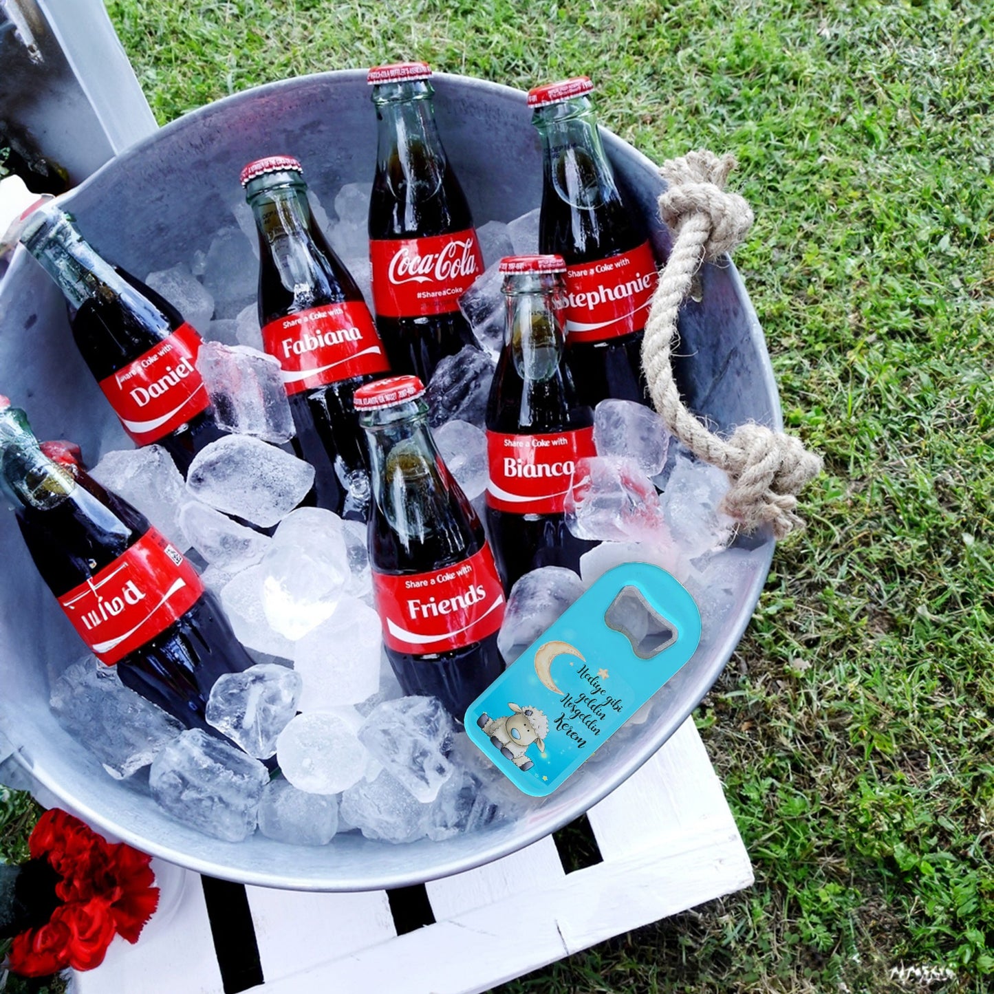 Mavi Zeminli Kuzu Temalı Plastik Açacak Magnet | Doğumgünü, Babyshower, Diş Buğdayı ve Sünnet Organizasyonlarınızın Unutulmaz Hatırası!