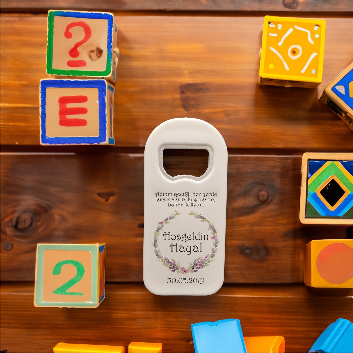 Mor Çiçek Çerçeve Temalı Plastik Açacak Magnet | Doğumgünü, Babyshower, Diş Buğdayı ve Sünnet Organizasyonlarınızın Unutulmaz Hatırası!