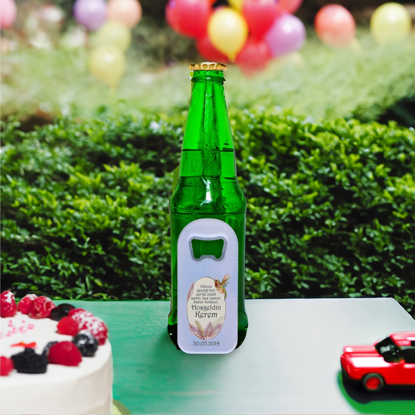 Mavi Zeminli Kuş ve Yaprak Çerçeve Temalı Plastik Açacak Magnet | Doğumgünü, Babyshower, Diş Buğdayı ve Sünnet Organizasyonlarınızın Unutulmaz Hatırası!