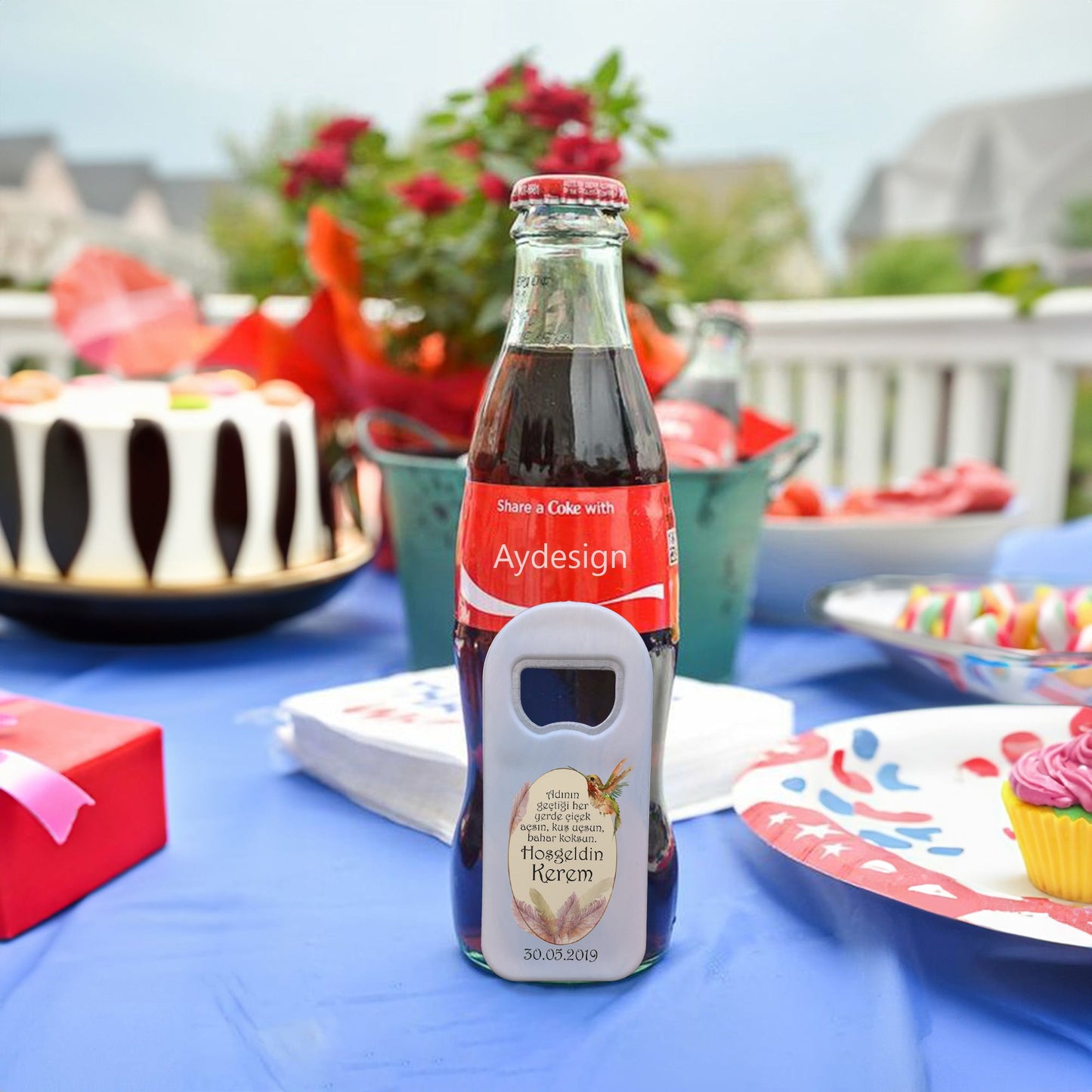 Mavi Zeminli Kuş ve Yaprak Çerçeve Temalı Plastik Açacak Magnet | Doğumgünü, Babyshower, Diş Buğdayı ve Sünnet Organizasyonlarınızın Unutulmaz Hatırası!