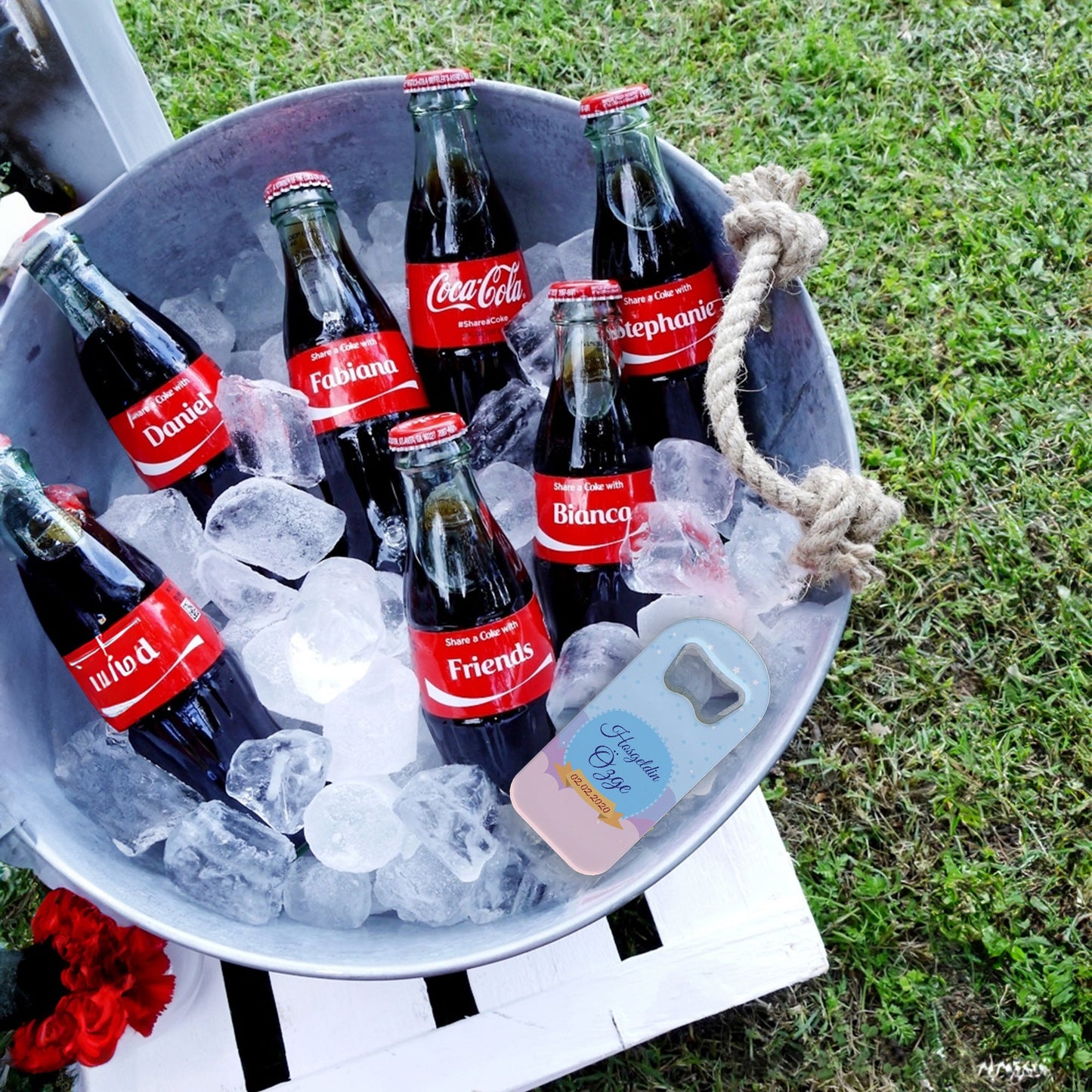 Renkli Zeminli Etiket Temalı Plastik Açacak Magnet | Doğumgünü, Babyshower, Diş Buğdayı ve Sünnet Organizasyonlarınızın Unutulmaz Hatırası!