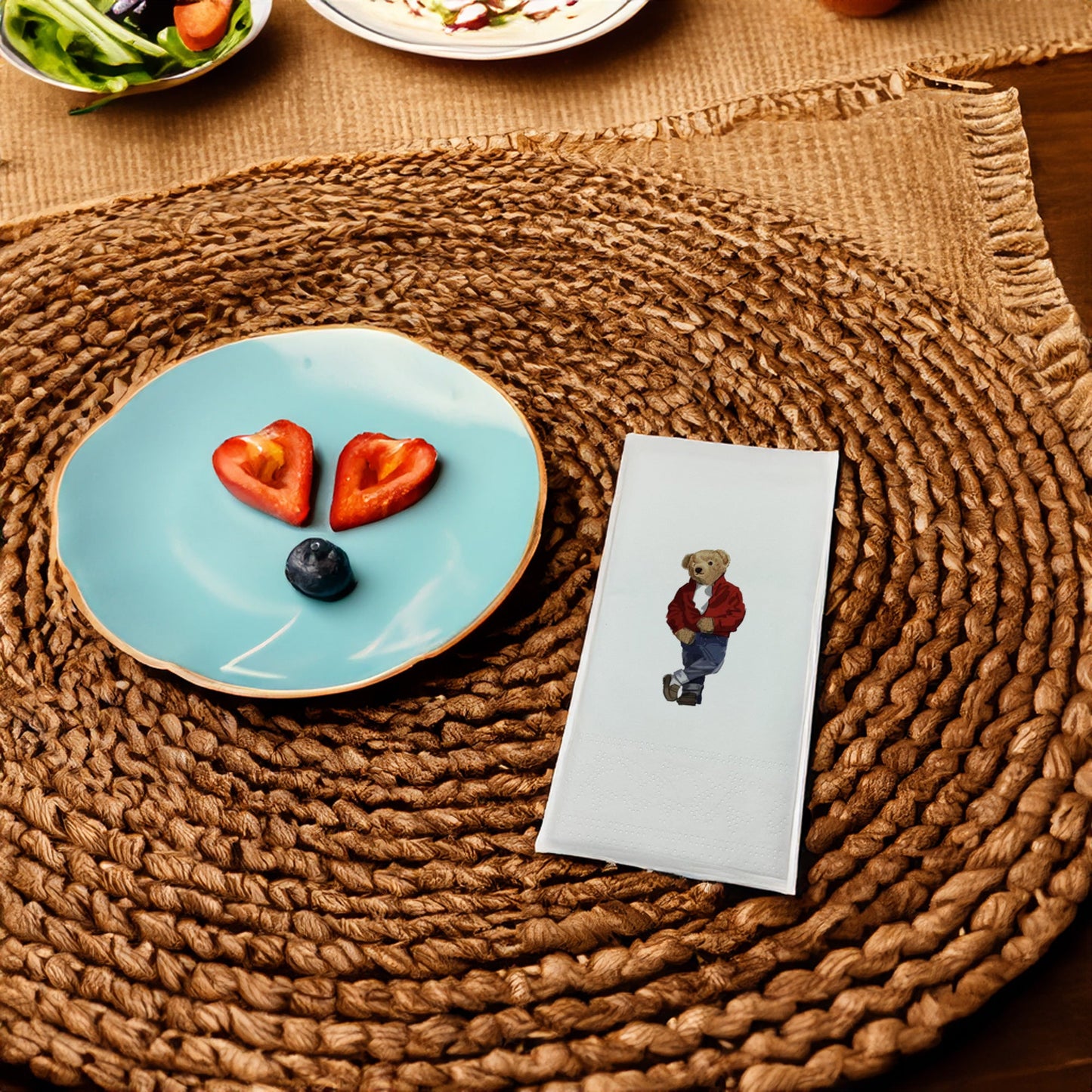 Kırmızı Ceketli Ayıcık Baskılı Kağıt Peçete 33x33 cm Solventsiz, İpeksi Dokulu – Kidzia