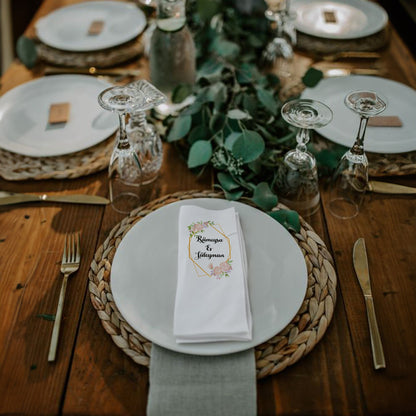 Gül Detaylı Gold Çerçeveli Özel Gün Peçetesi