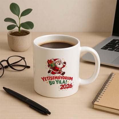 Yetişemiyorum Bu Yıla 2026 Temalı Eğlenceli Hediyelik Baskılı Kupa