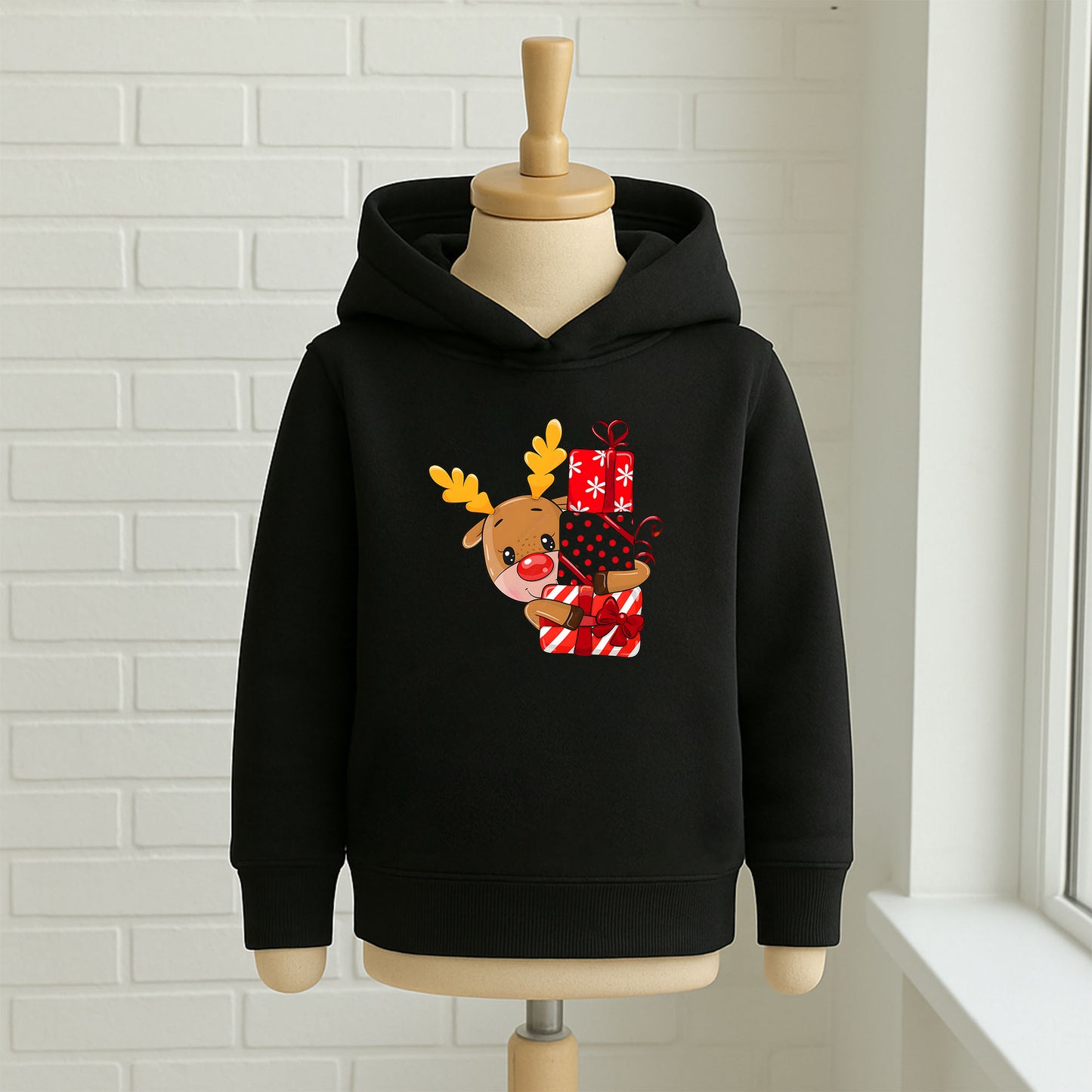 Hediyelerle Sarılan Geyik Baskılı Bebek & Çocuk Sweatshirt – Yılbaşı Temalı