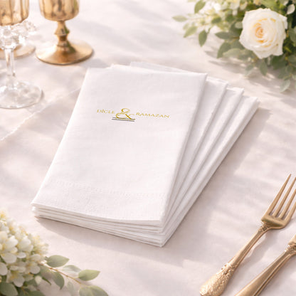 Altın Amblemli Özel Gün Peçetesi – Şık Düğün ve Nişan Tasarımı