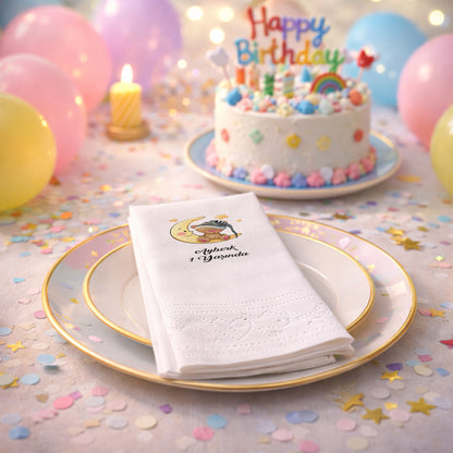 Ayberk 1 Yaşında Ay Üstünde Uyuyan Ayıcık Temalı Bebek Peçetesi