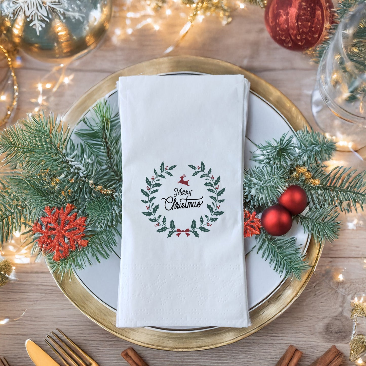 Merry Christmas Çelenk Desenli Yılbaşı Peçetesi – Holly Wreath Klasik Noel Tasarımı | 33x33 cm, 20’li Paket