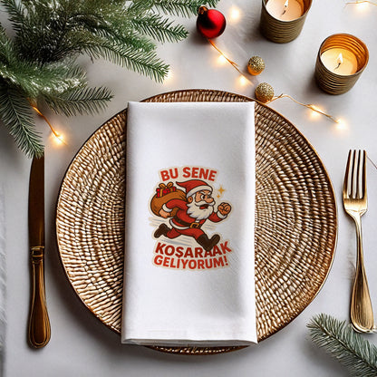 Koşan Santa “Bu Sene Koşarak Geliyorum!” Komik Yılbaşı Peçetesi – 33x33 cm, 20’li Paket