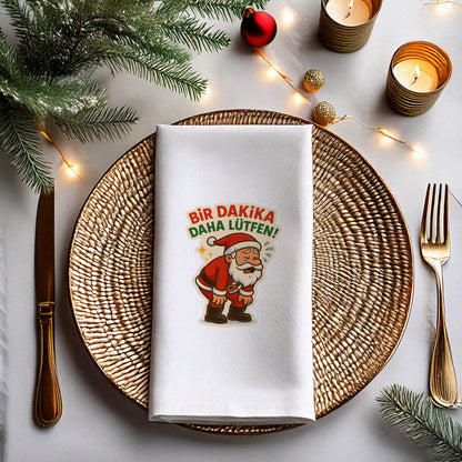 “Bir Dakika Daha Lütfen!” Yorgun Santa Komik Yılbaşı Peçetesi – 33x33 cm, 20’li Paket