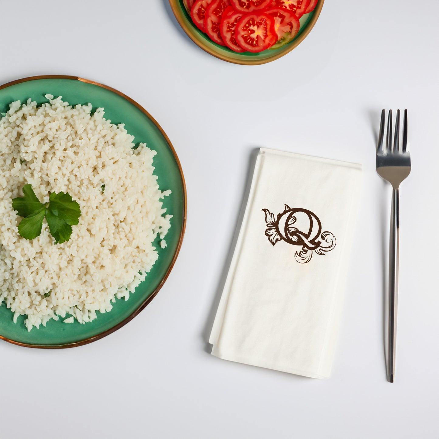Q Harfi Monogram Tasarımlı Baskılı Peçete – 33x33cm, 20’li Paket, Lüks Sofra Sunumu