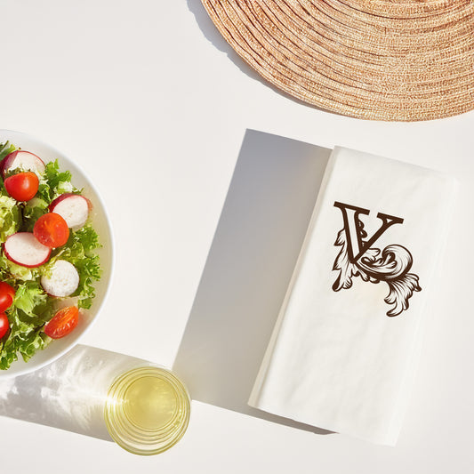 V Monogram Harfi Baskılı Şık Peçete – 33x33 cm, Çift Katlı, 20’li Paket | Özel Tasarım Masa Peçetesi