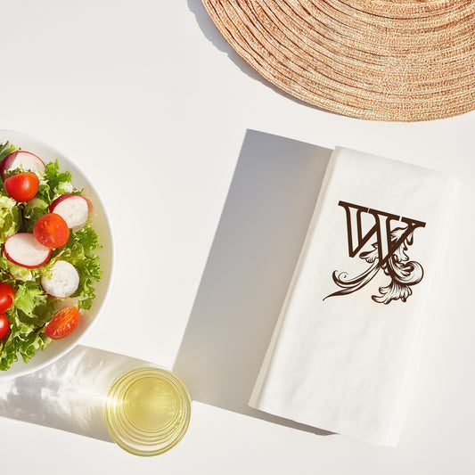 W Monogram Harfli Desenli Baskılı Peçete – 33x33cm Çift Katlı, Şık Garson Katlama (20’li Paket)