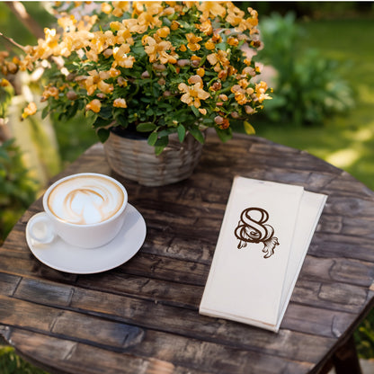 Monogram “8” Desenli Baskılı Peçete – 33x33cm Çift Katlı, 20’li Paket | Modern & Şık Masa Dekorasyonu