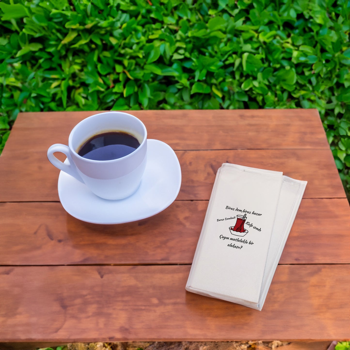 Çay Desenli Baskılı Peçete – İnce Belli Çay Bardağı Minimal Tasarım