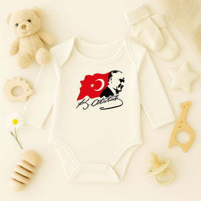 Atatürk Silüeti & Türk Bayrağı Bebek Zıbını | 1–36 Ay