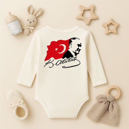 Atatürk Silüeti & Türk Bayrağı Bebek Zıbını | 1–36 Ay