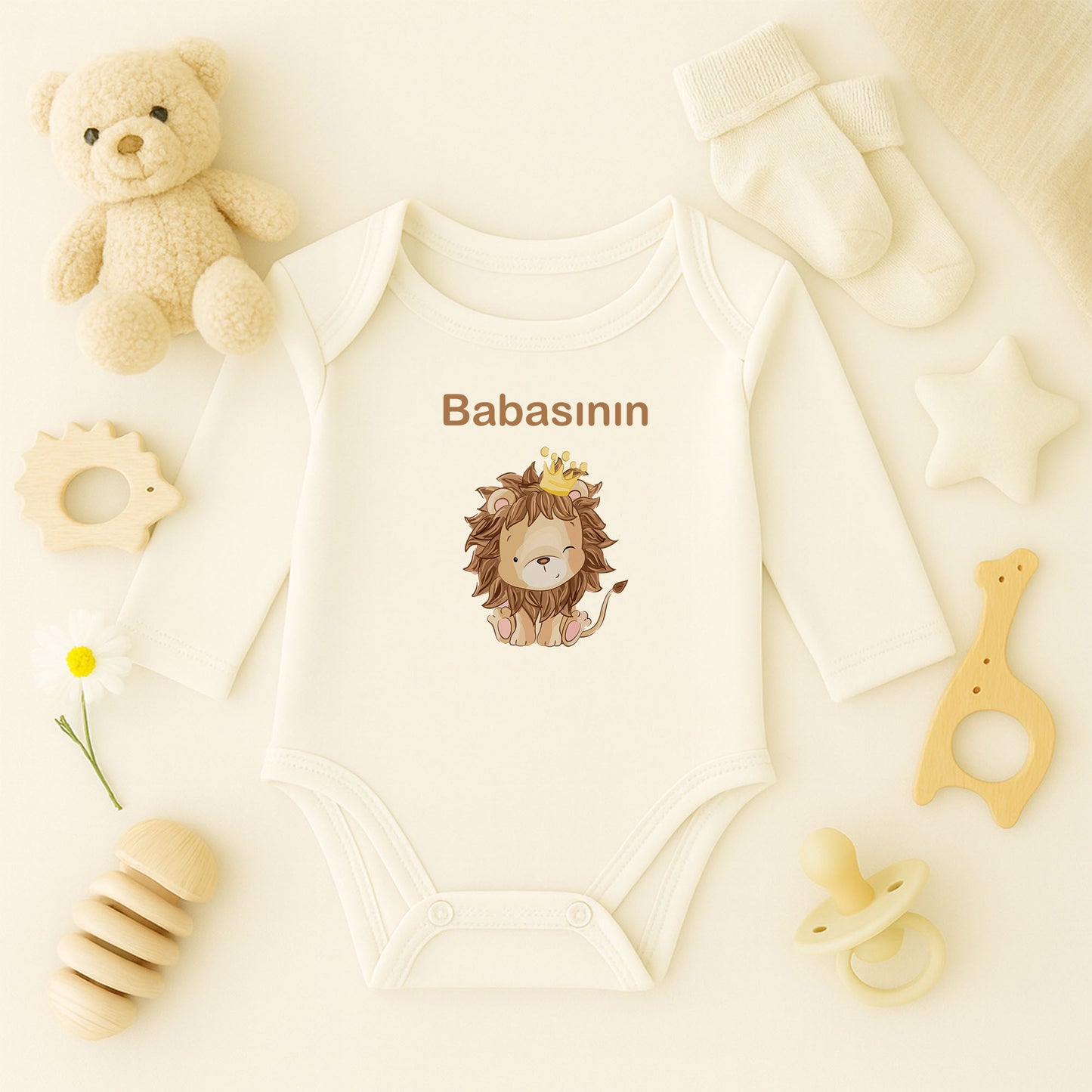 Babasının Aslanı Bebek Zıbın – Taçlı Aslan İllüstrasyon | 1–36 Ay | Erkek Bebek Tema