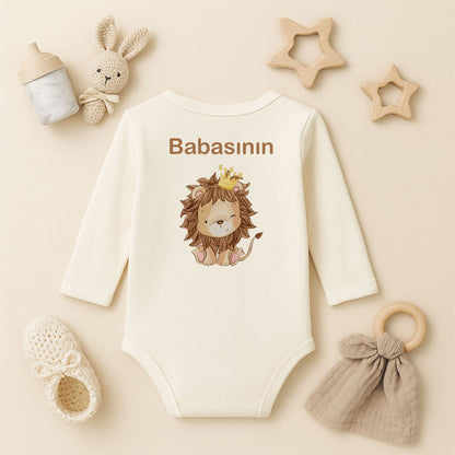 Babasının Aslanı Bebek Zıbın – Taçlı Aslan İllüstrasyon | 1–36 Ay | Erkek Bebek Tema