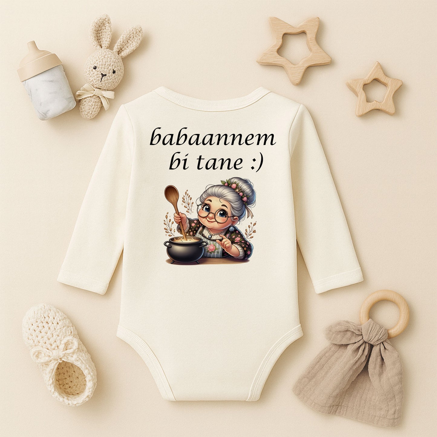 Babaannesinin Mini Şefi Bebek Zıbın – Sevimli Anneanne İllüstrasyonlu Tasarım | 1–36 Ay