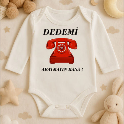 “Dedemi Aratmayın Bana!” Yazılı Bebek Zıbını – 1–36 Ay | Eğlenceli Retro Tasarım, DTF Baskı