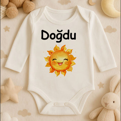 Gülen Güneş Temalı Kişiye Özel Bebek Zıbını – 1–36 Ay | Neşeli Tasarım, DTF Baskı