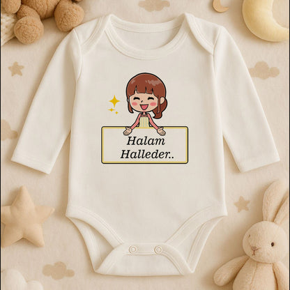 “Halem Halleder” Baskılı Bebek Zıbını – 1–36 Ay | Sevimli Kız Figürlü Tasarım