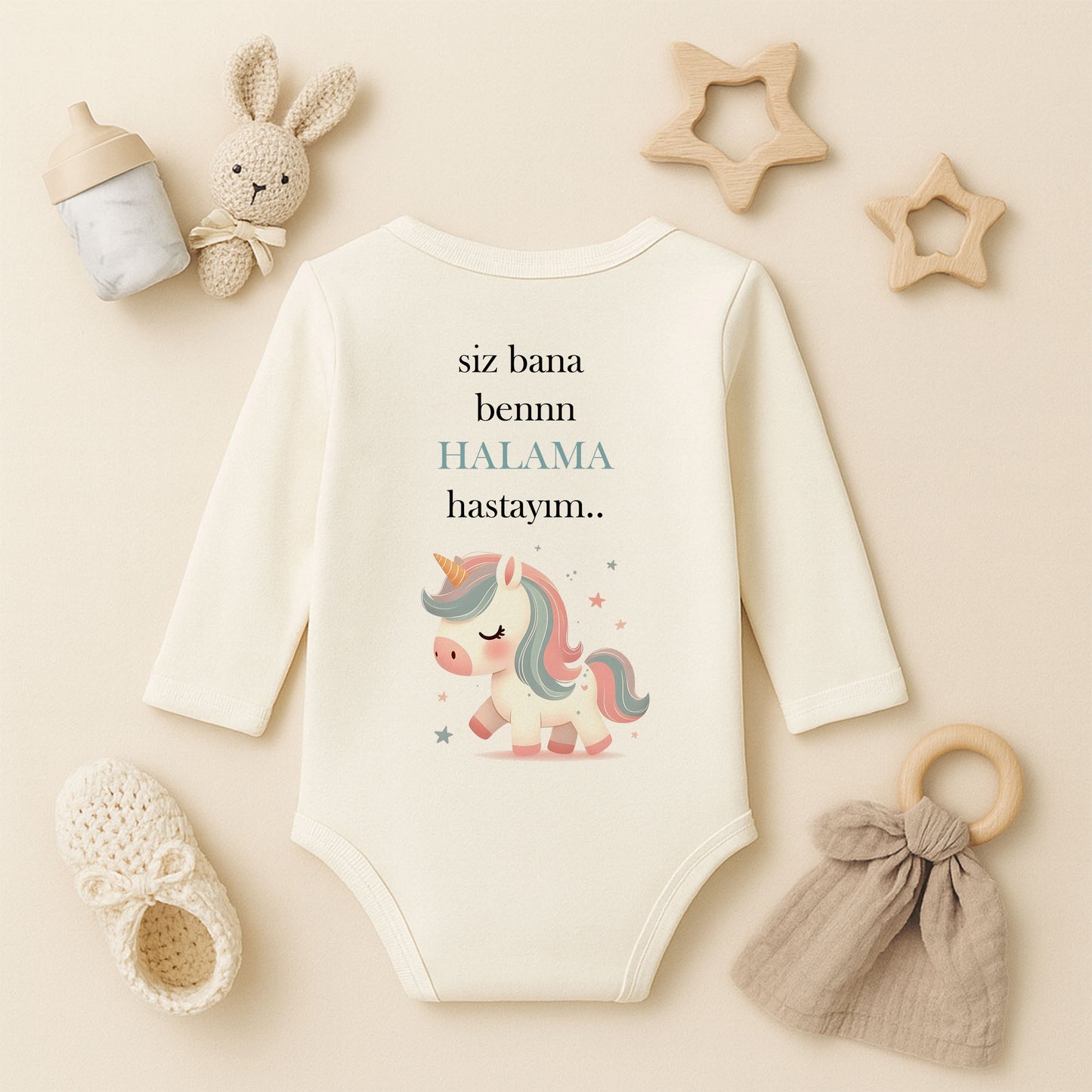 “Halama” Yazılı Unicorn Baskılı Bebek Zıbını – 1–36 Ay | Sevimli Tek Boynuzlu At Tasarımı