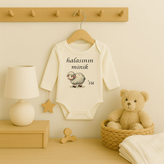 “Halasının Minik Süsü” Yazılı Kuzu Baskılı Bebek Zıbını – 1–36 Ay | Sevimli Tasarım