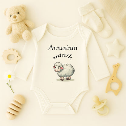 Halasının Minik Kuzusu Yazılı Bebek Zıbını – Sevimli Kuzu Tasarım | 1–36 Ay