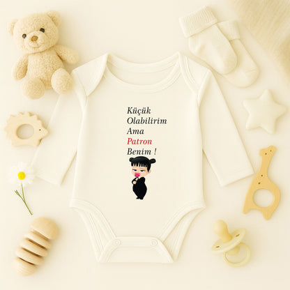 Patron Yazılı Boss Bebek Baskılı Tişört – Eğlenceli & Karizmatik Tasarım