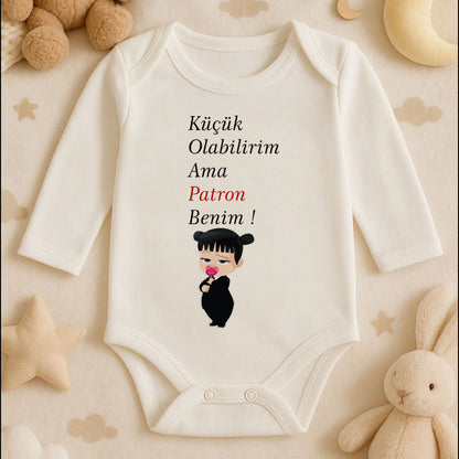Patron Yazılı Boss Bebek Baskılı Tişört – Eğlenceli & Karizmatik Tasarım