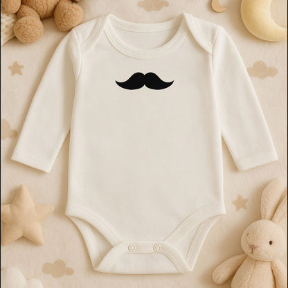 Bıyık Tasarımlı Bebek Zıbını | 1–36 Ay, DTF Baskı, Hassas Cilt Uyumlu, Eğlenceli Stil