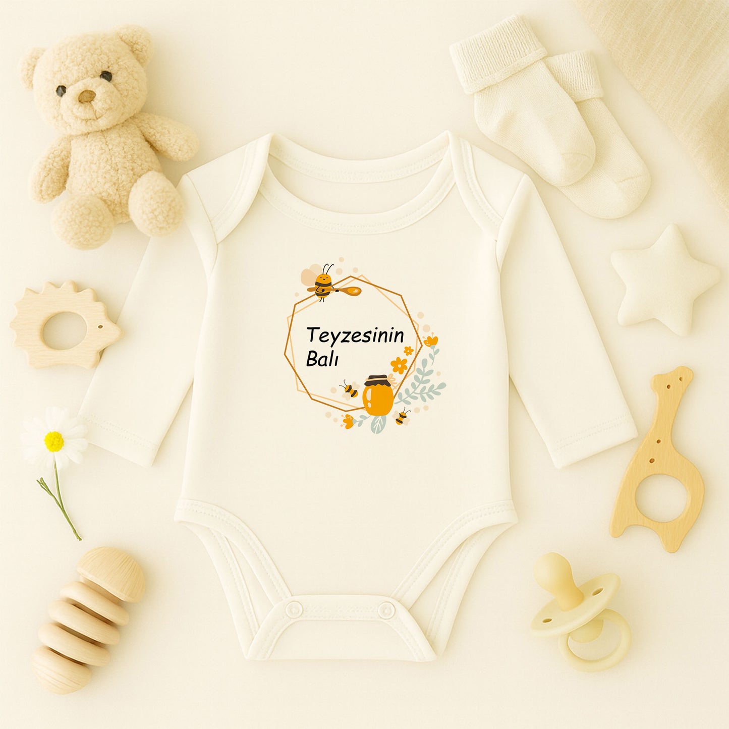 Kişiye Özel Arı & Bal Çerçeveli Bebek Zıbını | 1–36 Ay, DTF Baskı, Hassas Cilt Uyumlu