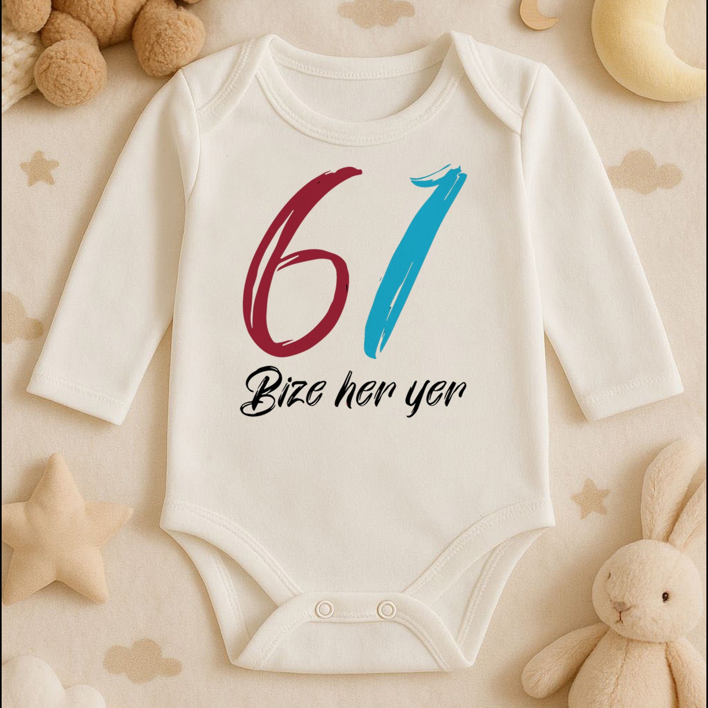 61 Bize Her Yer Yazılı Bebek Zıbını | 1–36 Ay, DTF Baskı, Trabzon Temalı