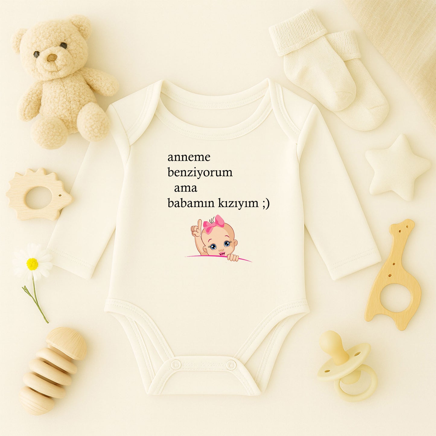 Parmak Kaldıran Kız Bebek Baskılı Bebek Zıbını | 1–36 Ay, DTF Baskı, Sevimli Tasarım