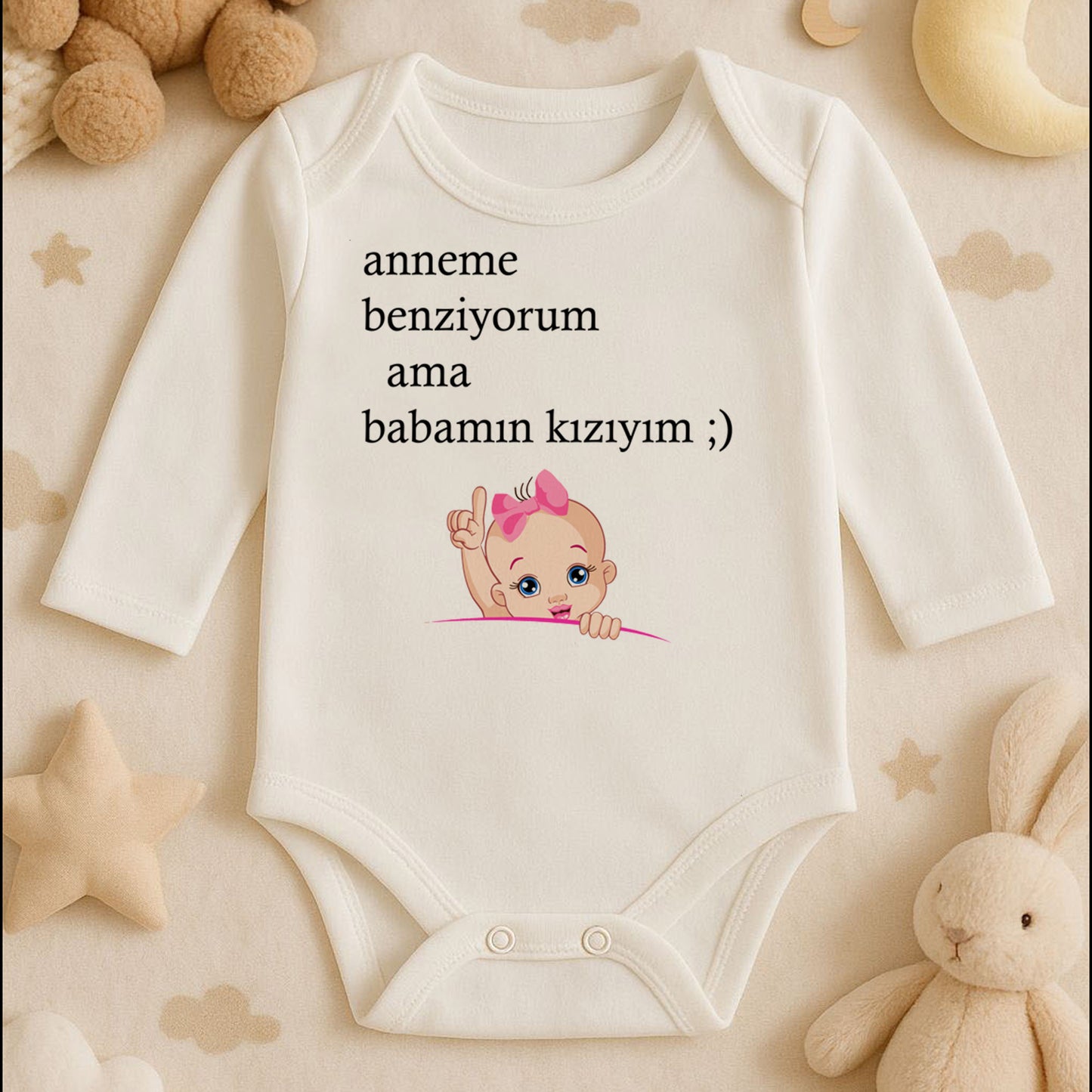 Parmak Kaldıran Kız Bebek Baskılı Bebek Zıbını | 1–36 Ay, DTF Baskı, Sevimli Tasarım