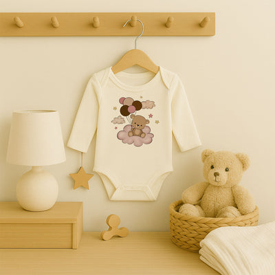 Bulut Üzerinde Balonlu Ayıcık Baskılı Bebek Zıbını | 1–36 Ay, DTF Baskı, Sevimli Tasarım