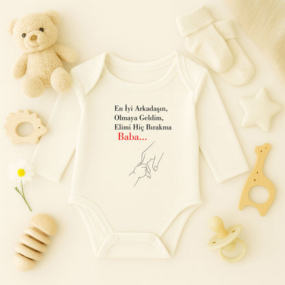 “Baba…” Yazılı Minimal El Ele Baskılı Bebek Zıbını | 1–36 Ay, DTF Baskı