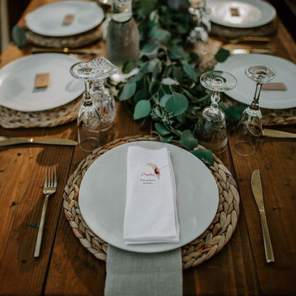 Kırmızı Gül Detaylı Özel Gün Peçetesi