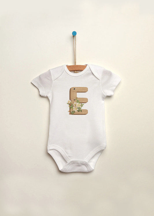 E harfi baskılı bebek zıbın